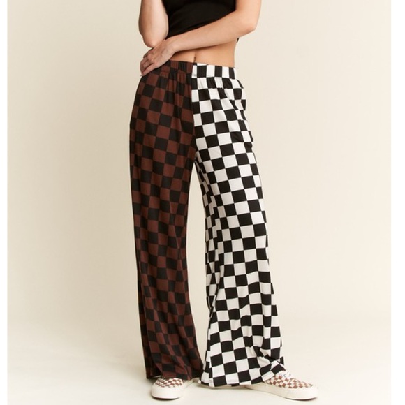 🏁 JUST ARRIVED 🏁 Split Decision Checkered Wide-Leg Pants - Picture 3 of 9